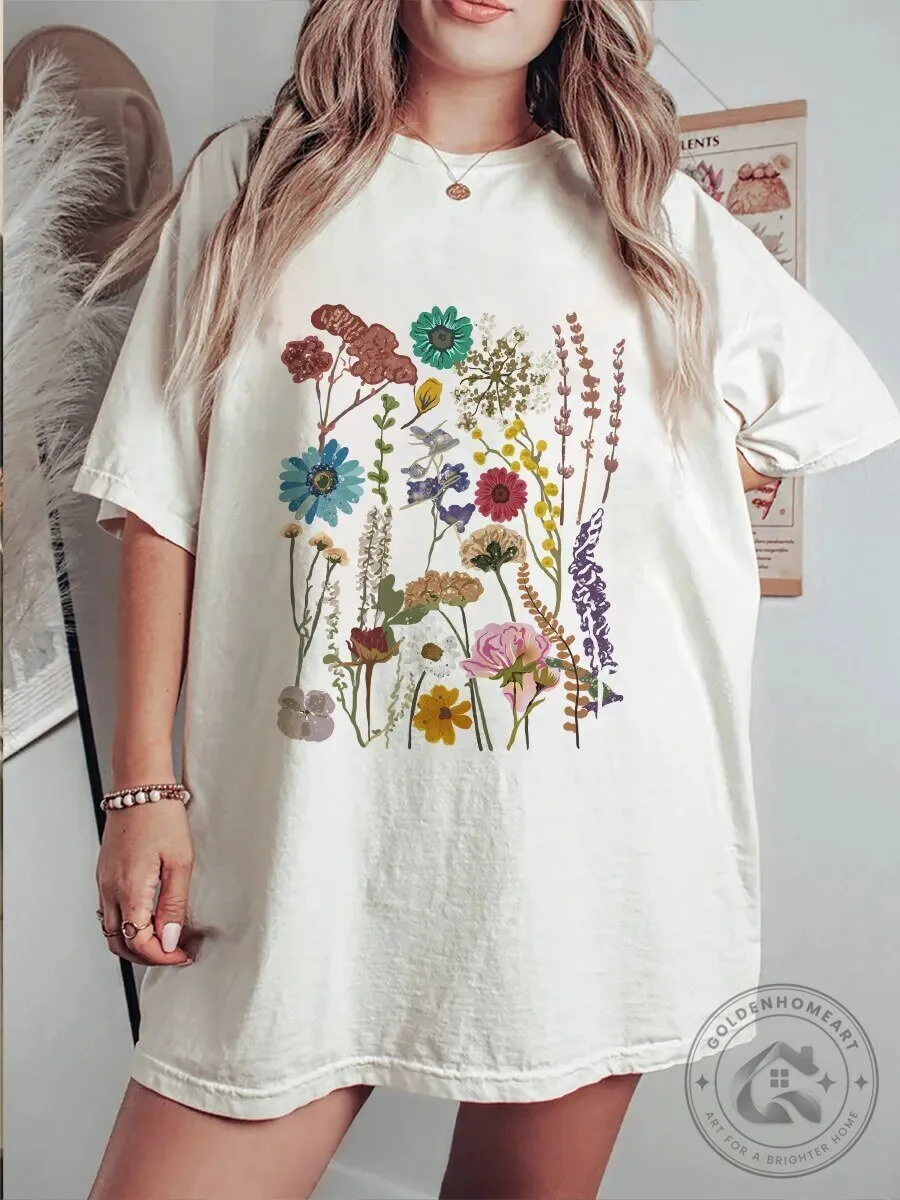 Vintage Pressed Flowers Botanical Garden Design Cottagecore Aesthetic T-Shirt